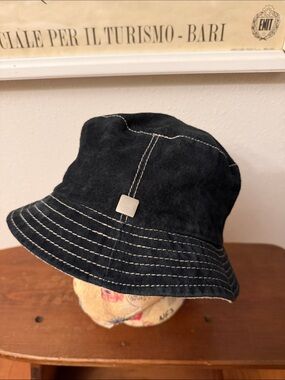 Black Suede Liz Claiborne Bucket Hat with Contrast Stitching